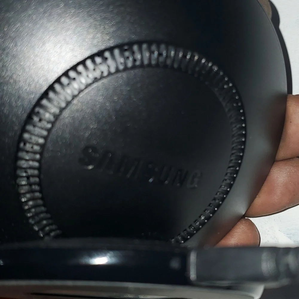 Samsung wireless charger station